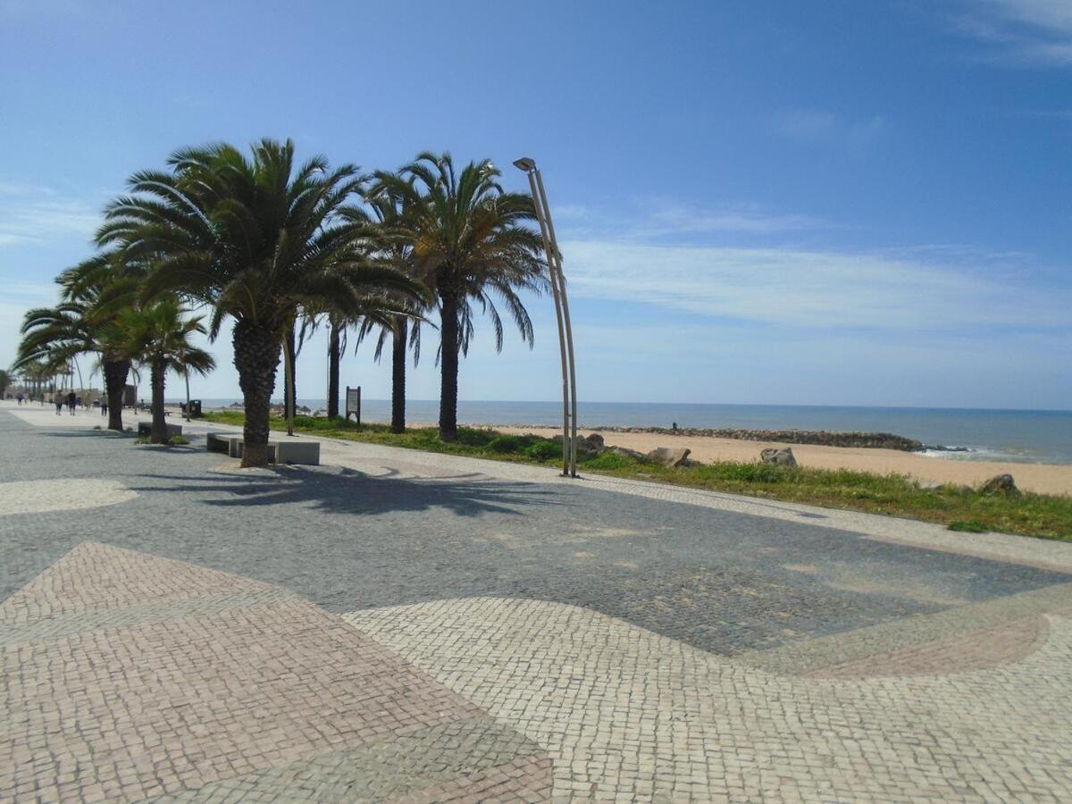 Apartamento Frente Ao Mar Com Piscina De Agua Salgada Quarteira Exterior photo